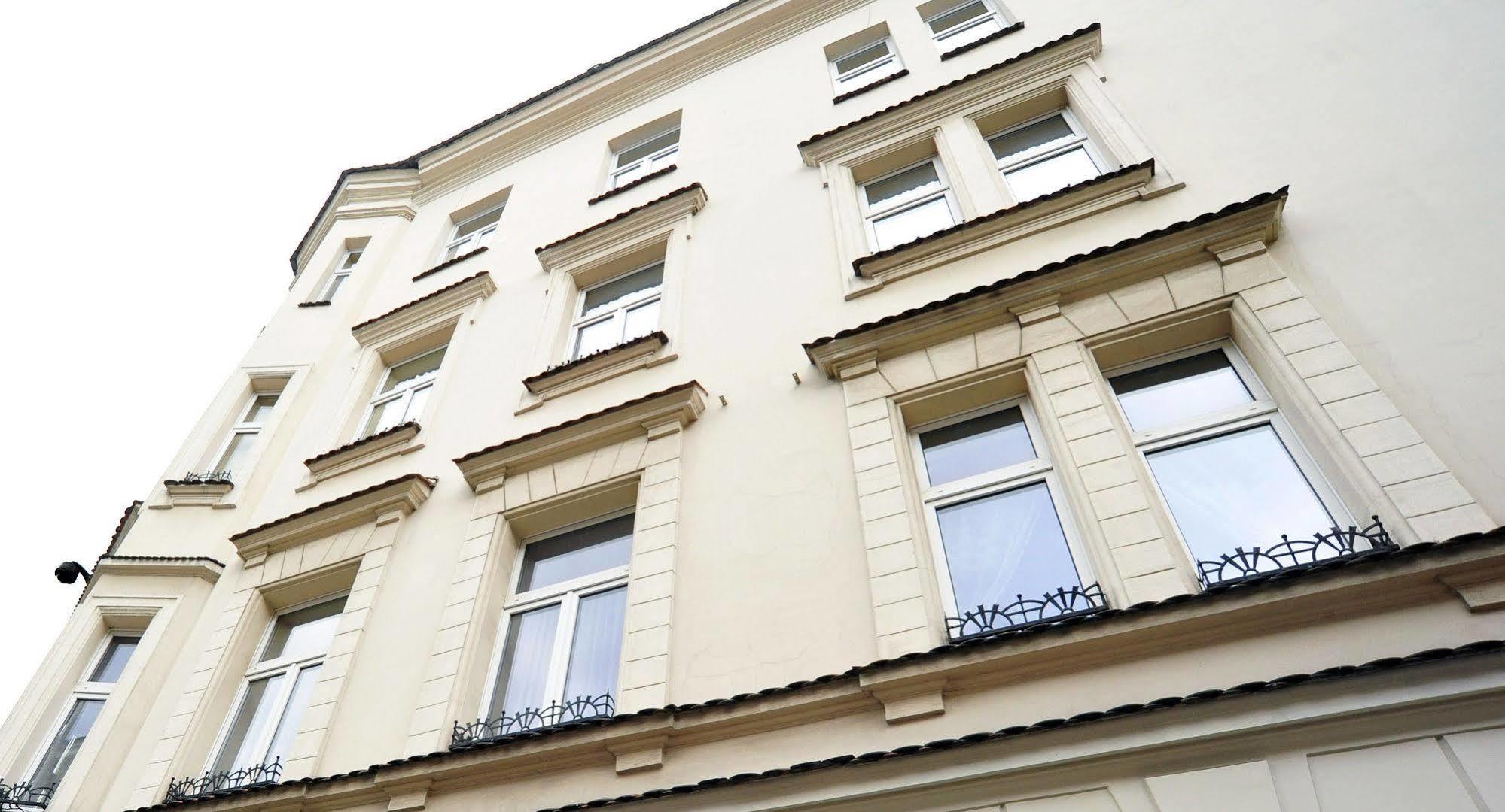 Kosmopolita Hotel apartamentowy 3*