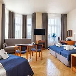 Kosmopolita Guest Rooms & Apartments